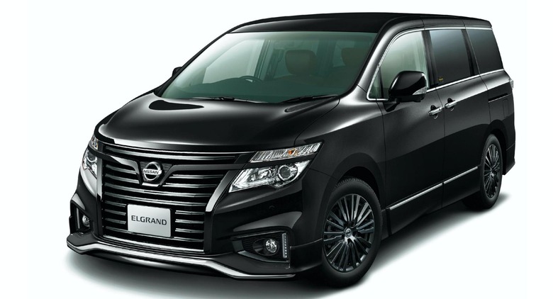 Nissan Elgrand ブラック Nissan Elgrand Highway Star Jet Black Urban Chrome Has Grand Name