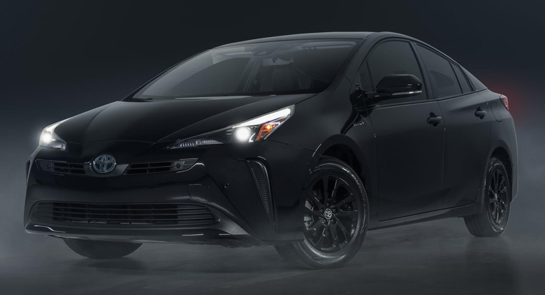 2022-toyota-prius-nightshade-edition-usa-0