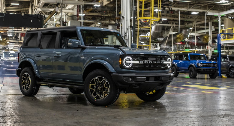 Ford-Bronco-Production-00
