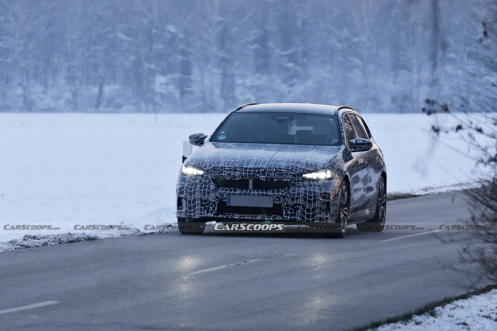 2024 BMW 5-Series Touring 1