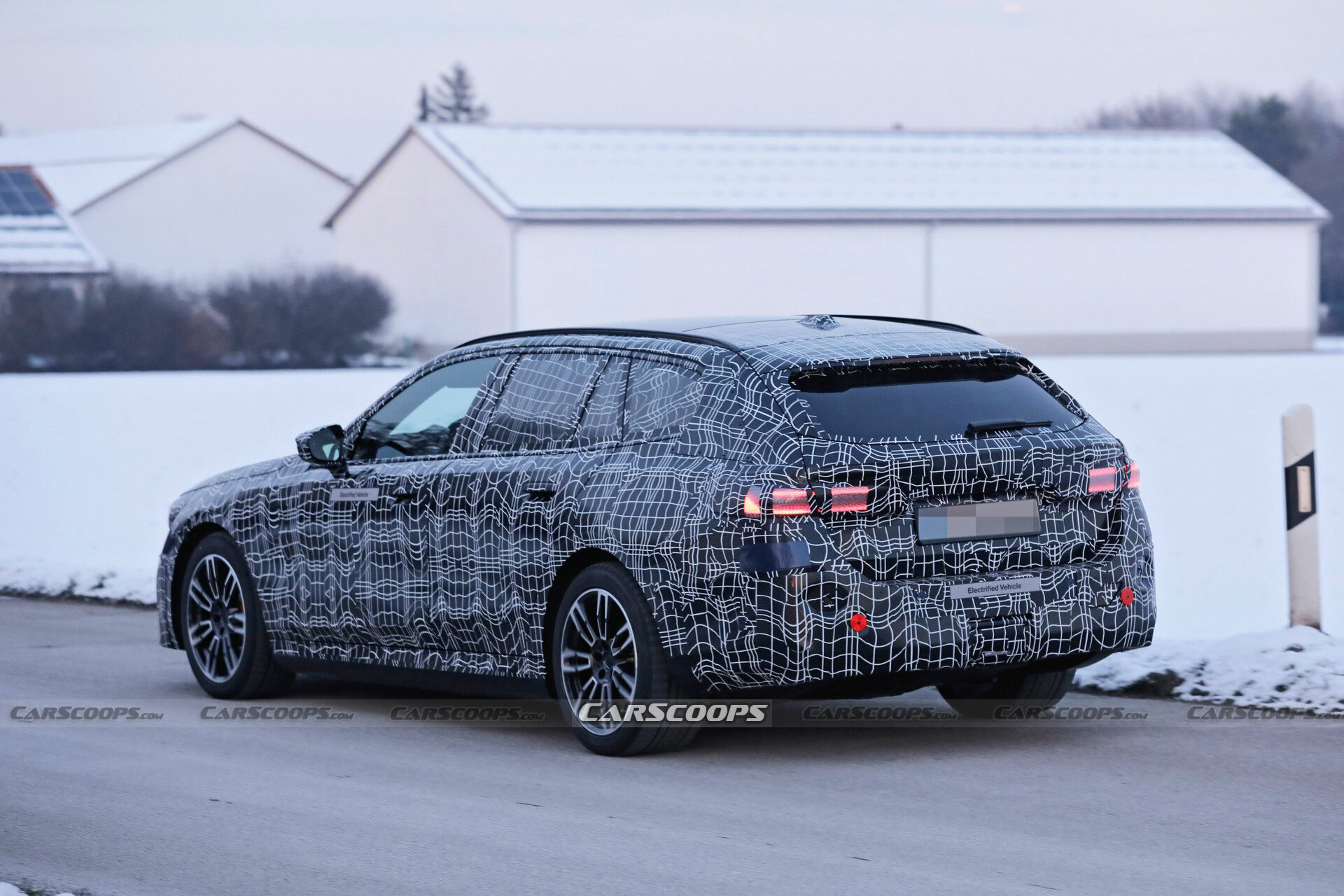 2024 BMW 5-Series Touring 10