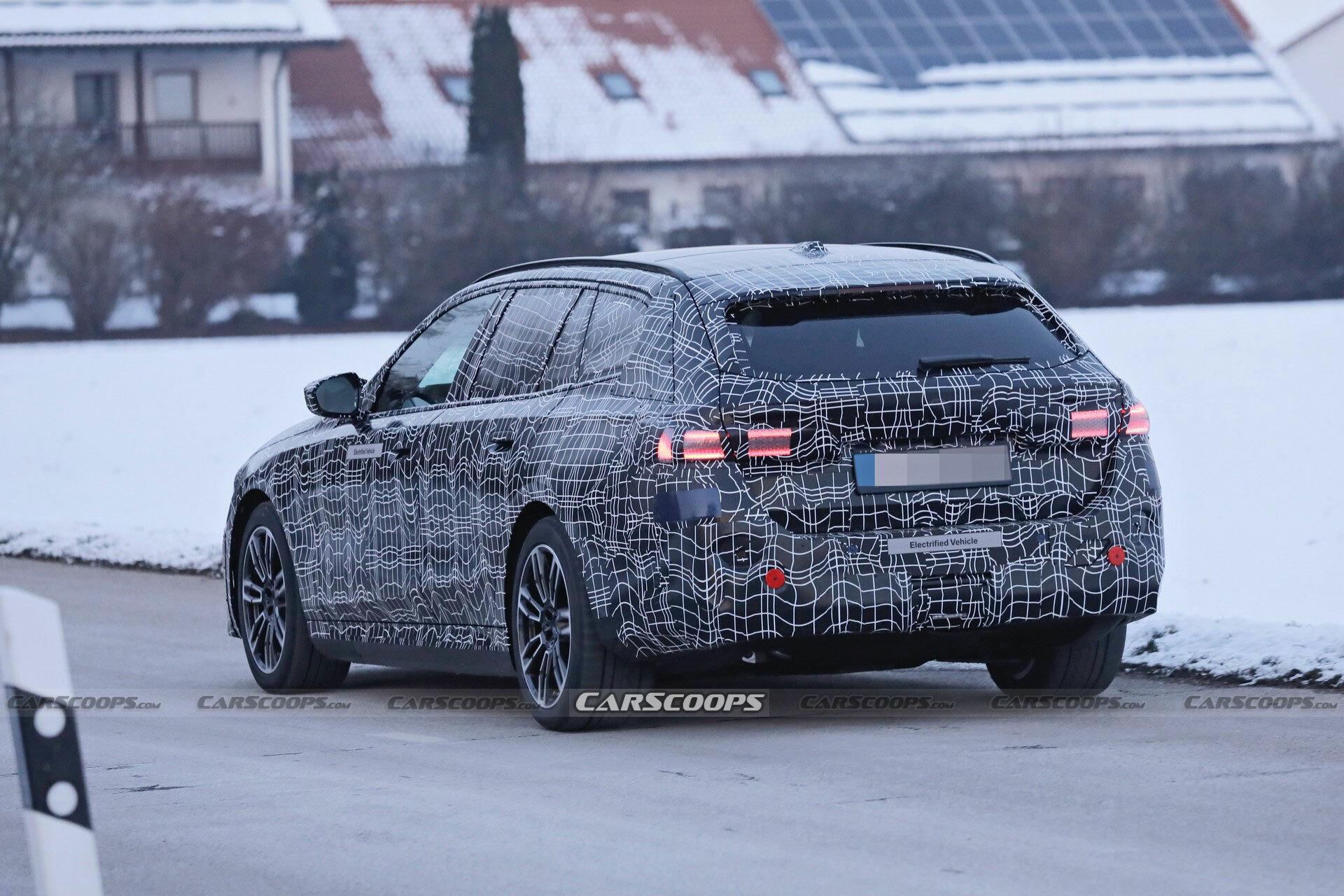 2024 BMW 5-Series Touring 11