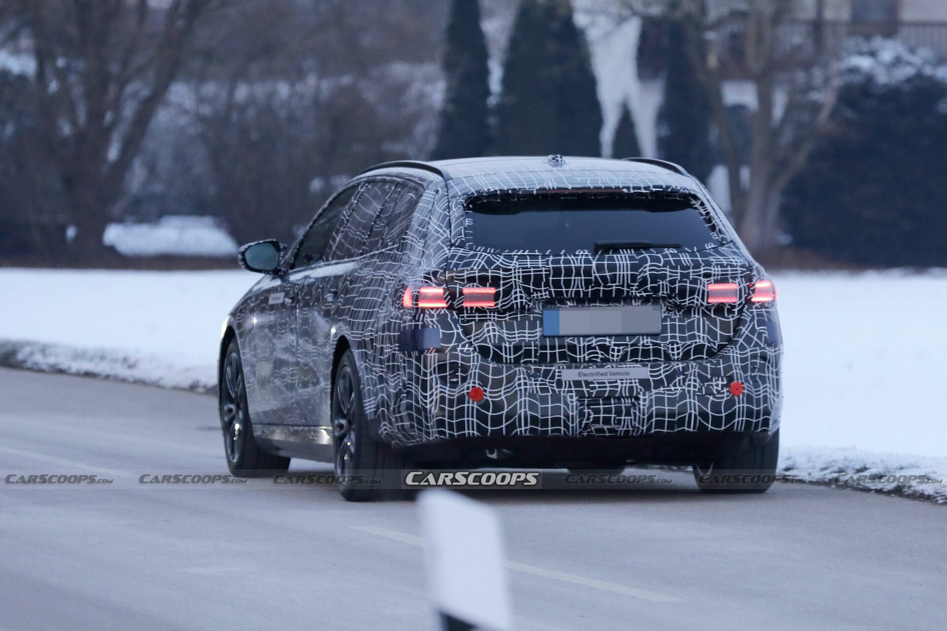 2024 BMW 5-Series Touring 12