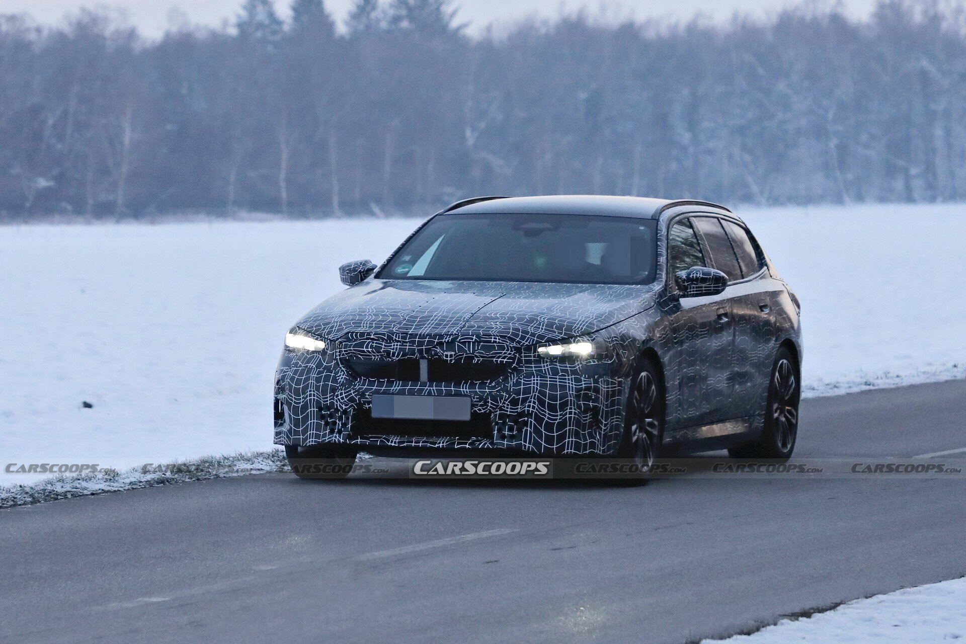 2024 BMW 5-Series Touring 2