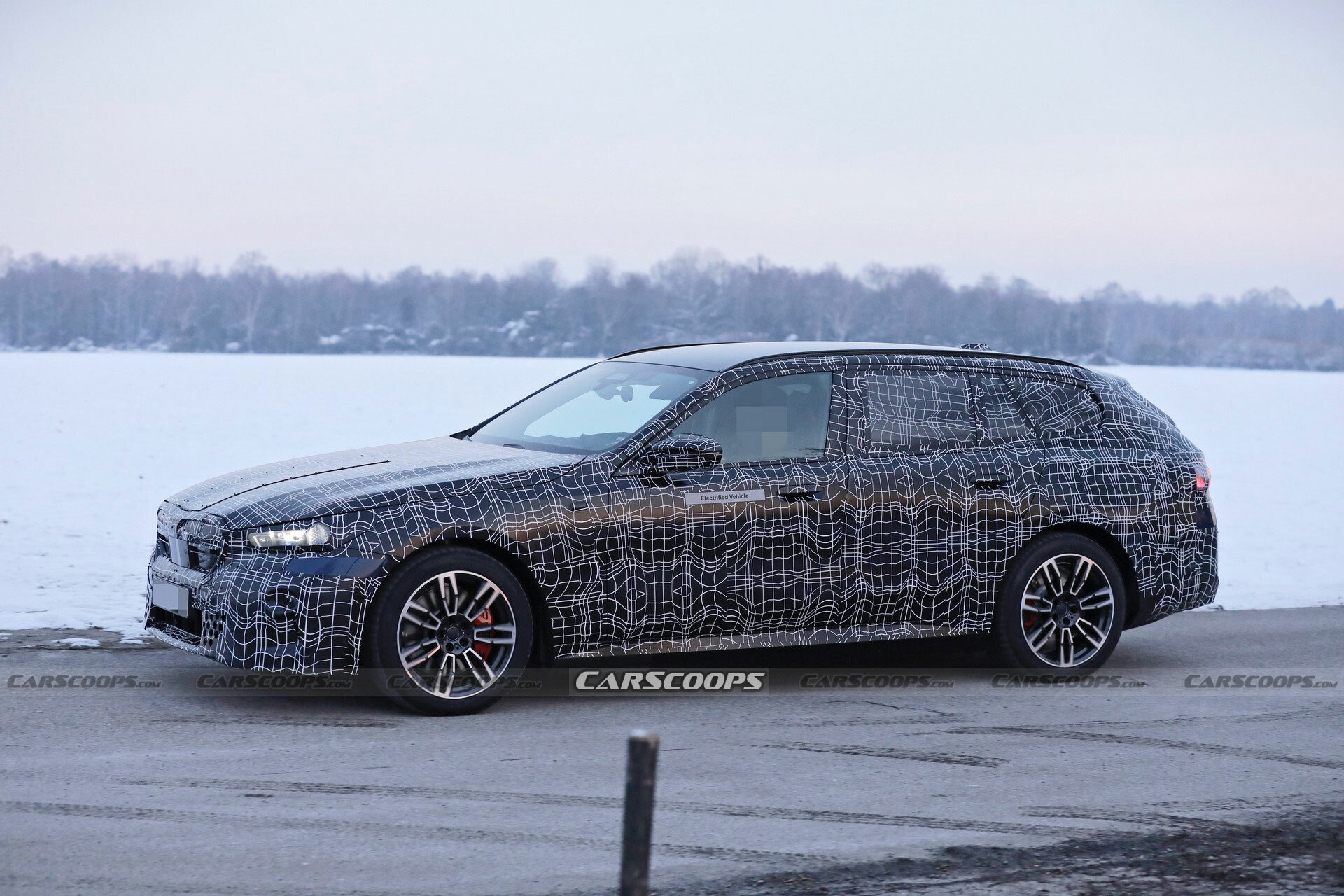 2024 BMW 5-Series Touring 6