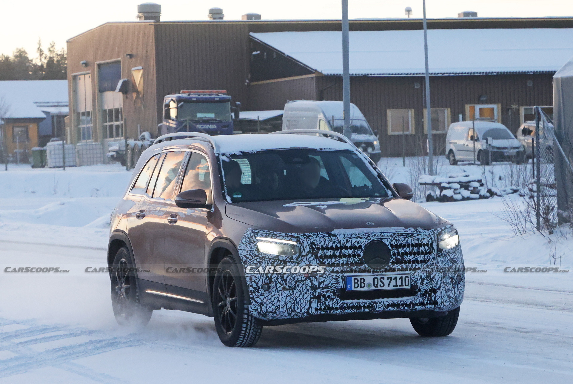 Mercedes GLB facelift Scoop (1)