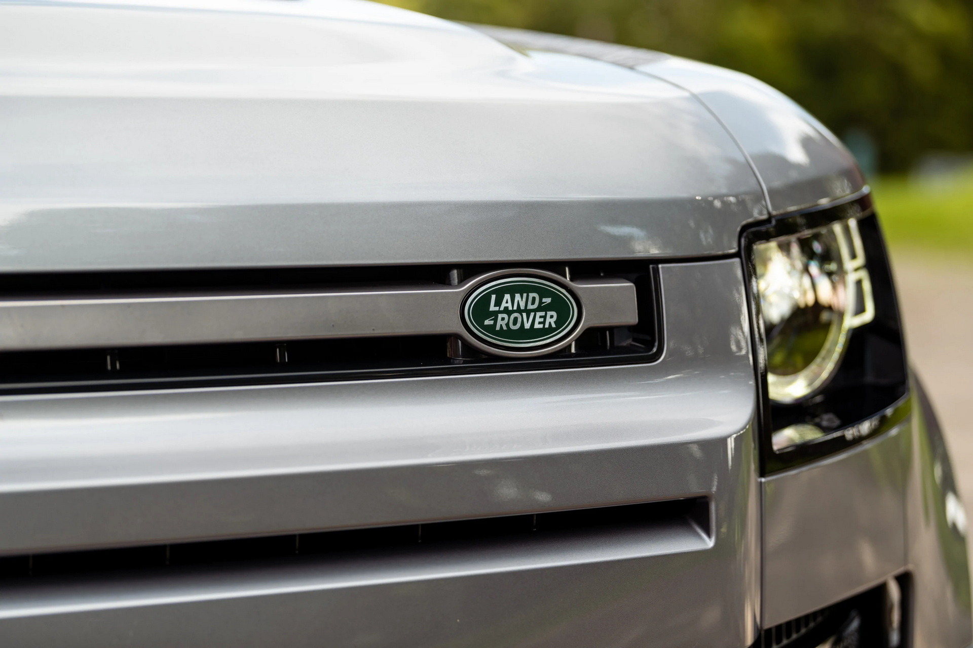 Land Rover Defender With Heritage Customs Valiance Wheels (31)