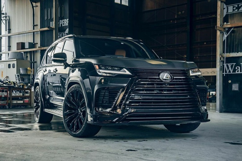 Liberty Walk Lexus LX 600