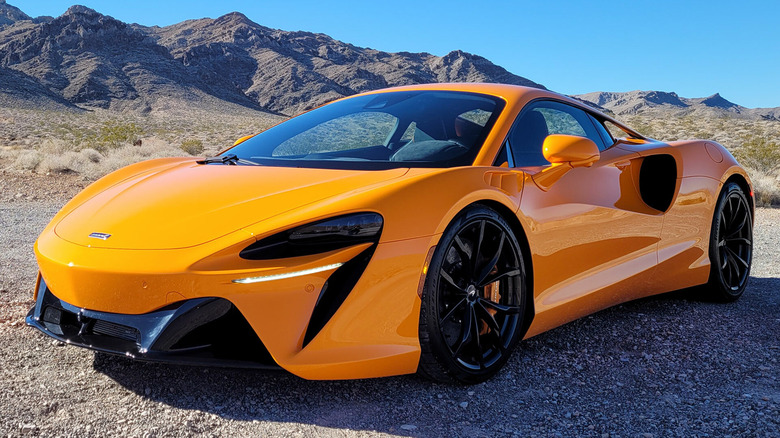2023-McLaren-Artura