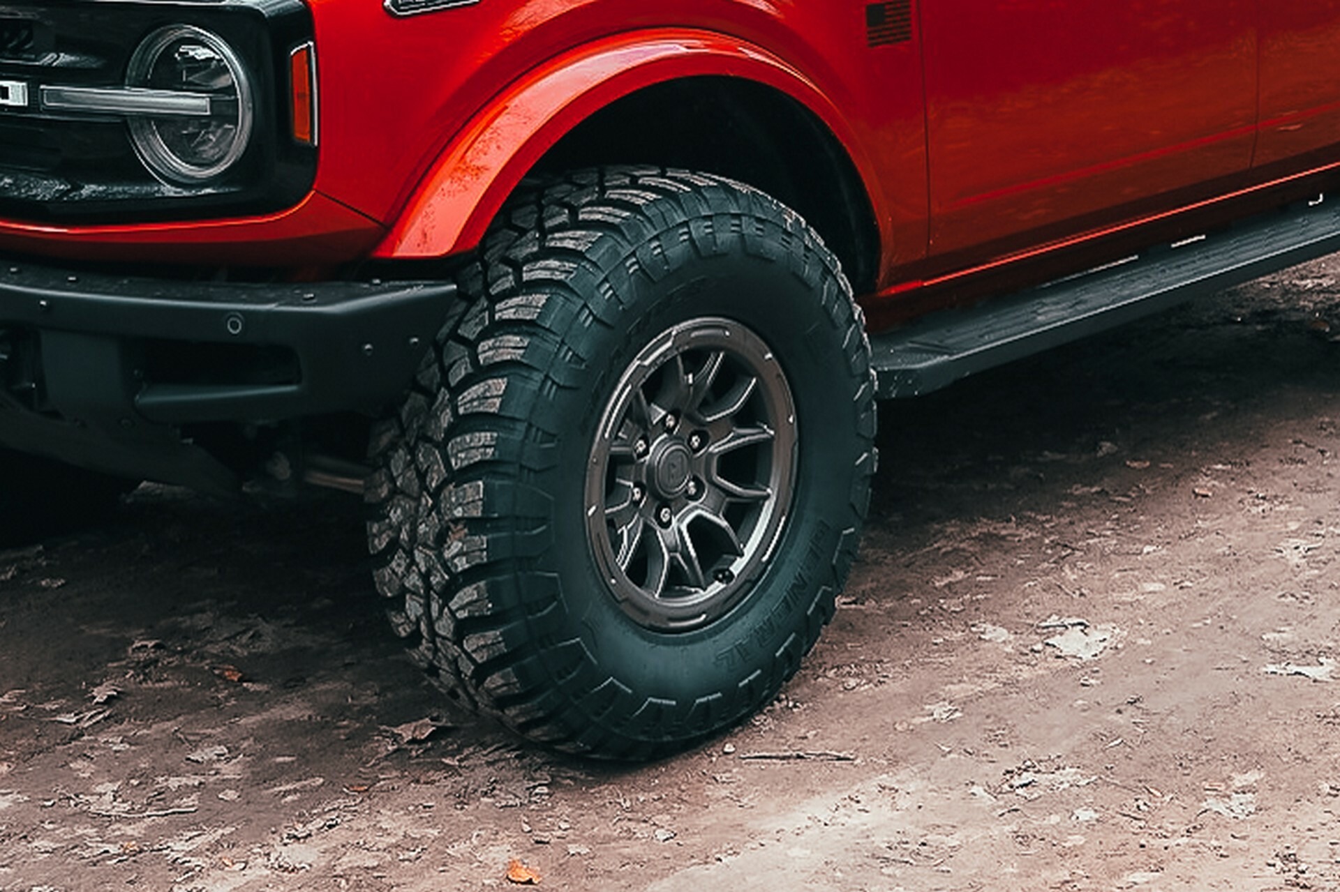 Ford Bronco - 3