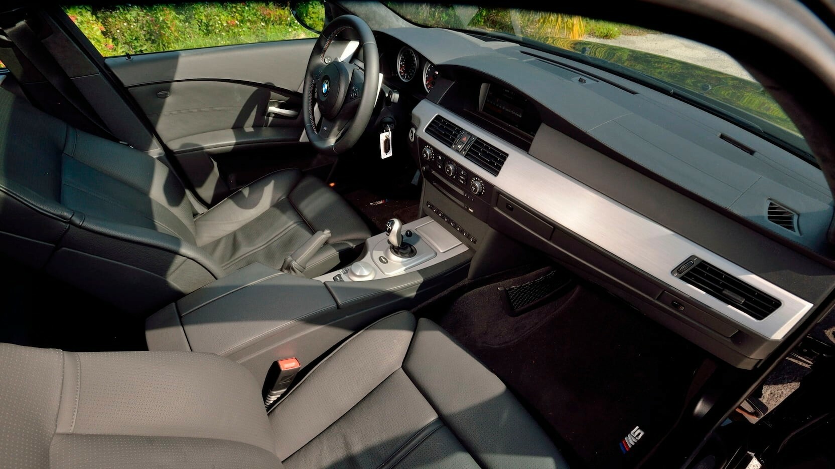 2006 BMW M5 26