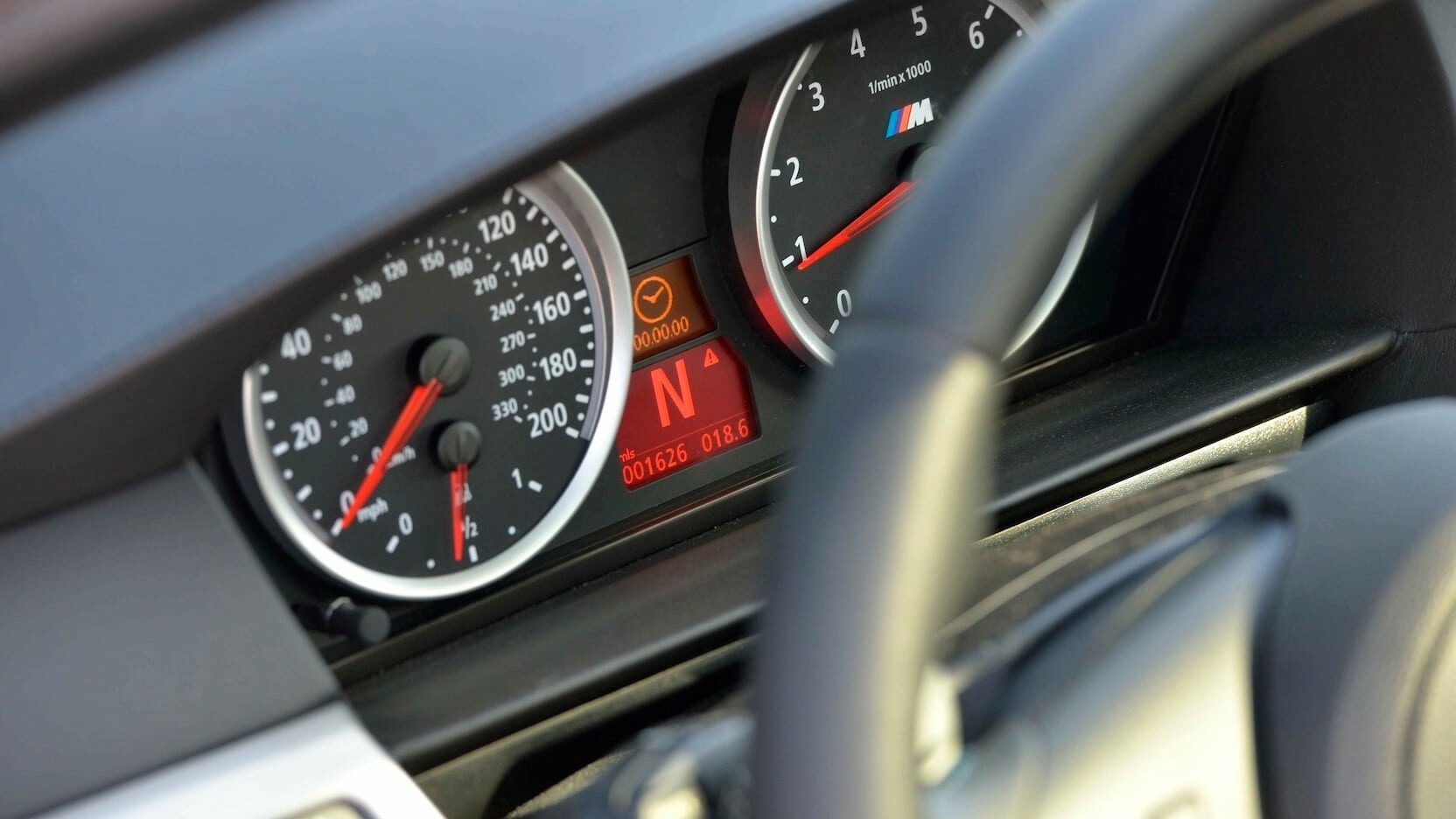 2006 BMW M5 28