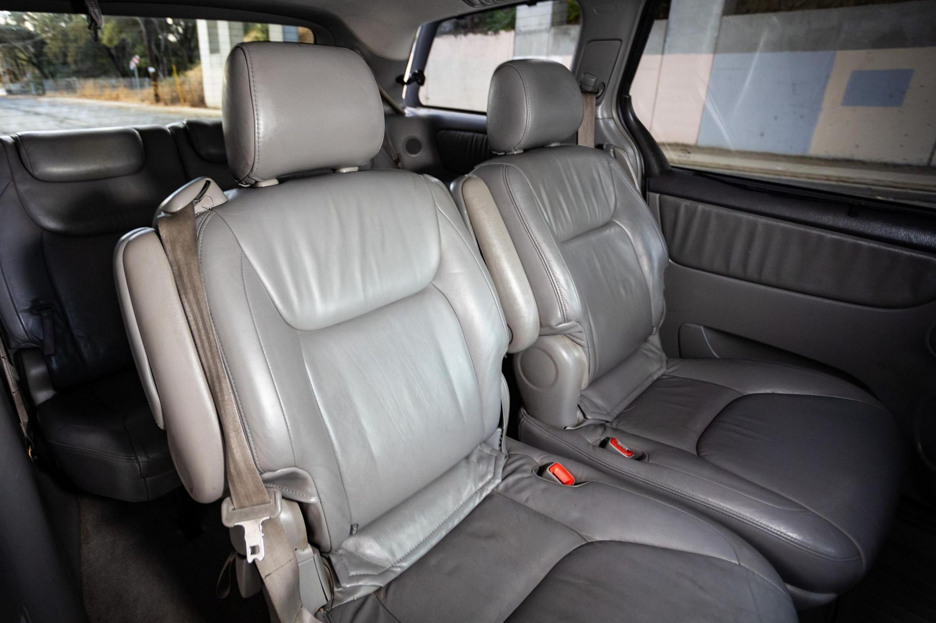 2004 Toyota Sienna XLE Limited AWD 27