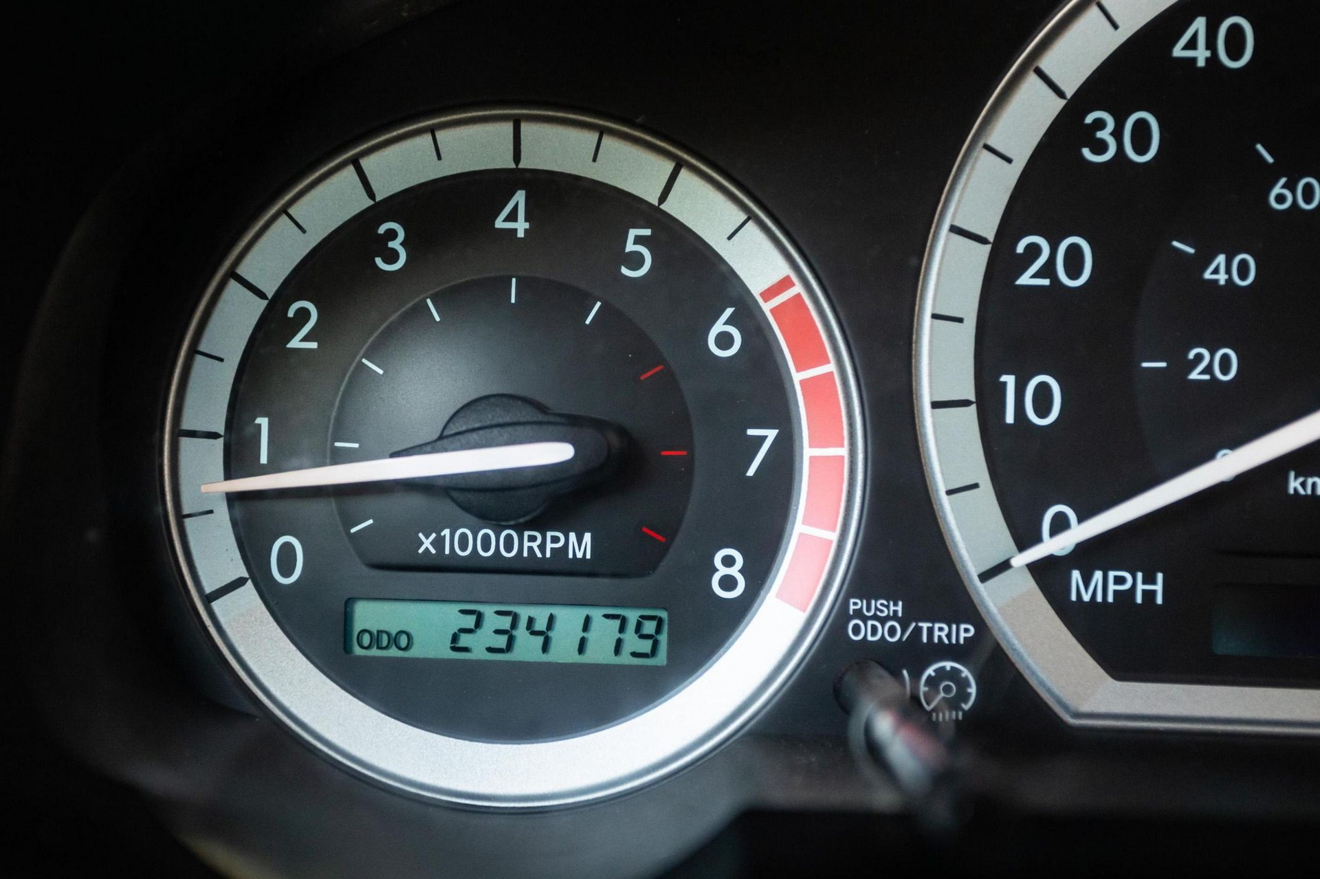 2004 Toyota Sienna XLE Limited AWD 28