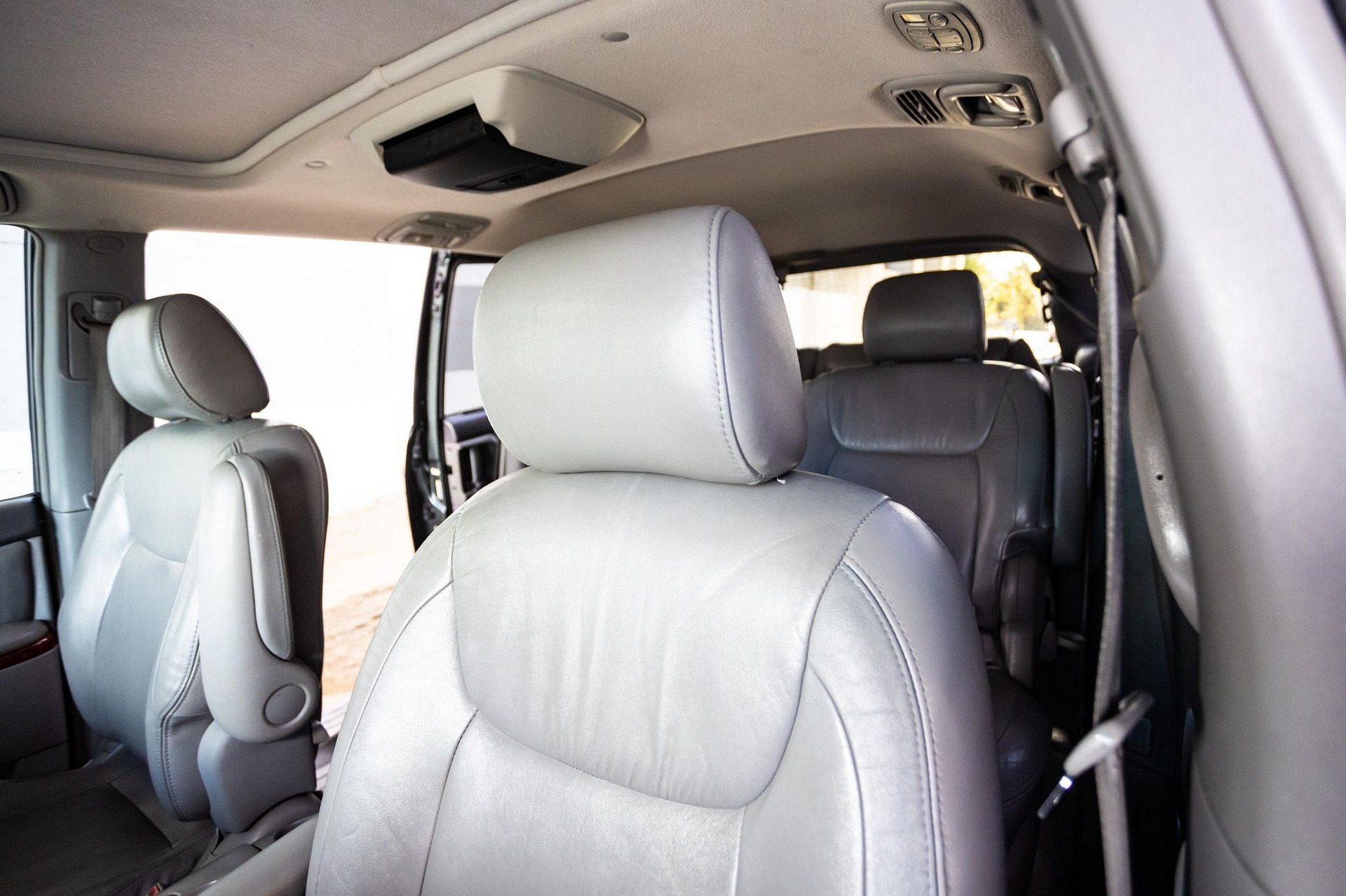 2004 Toyota Sienna XLE Limited AWD 29