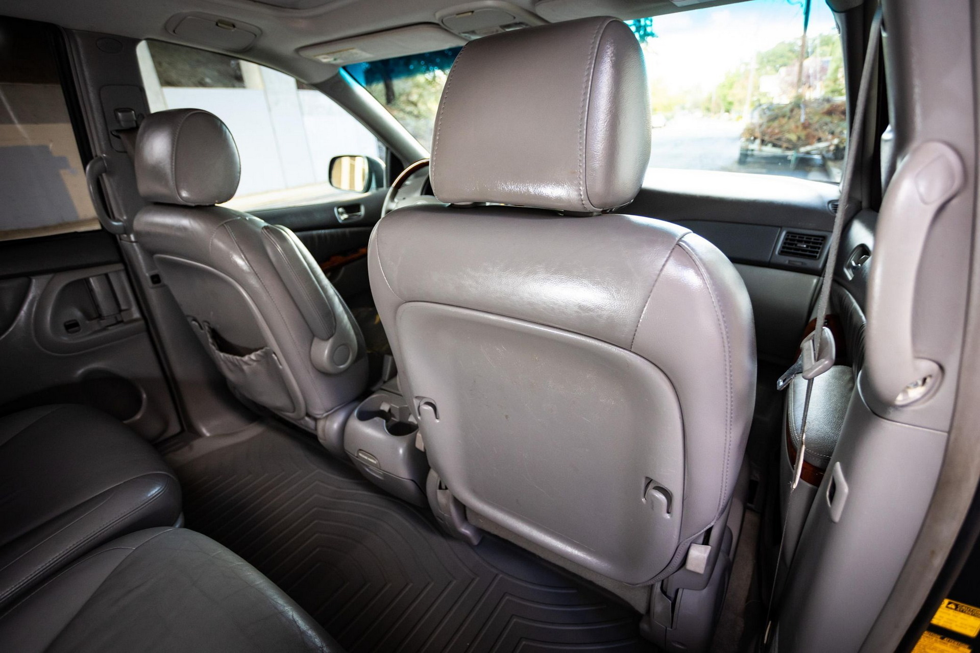 2004 Toyota Sienna XLE Limited AWD 36