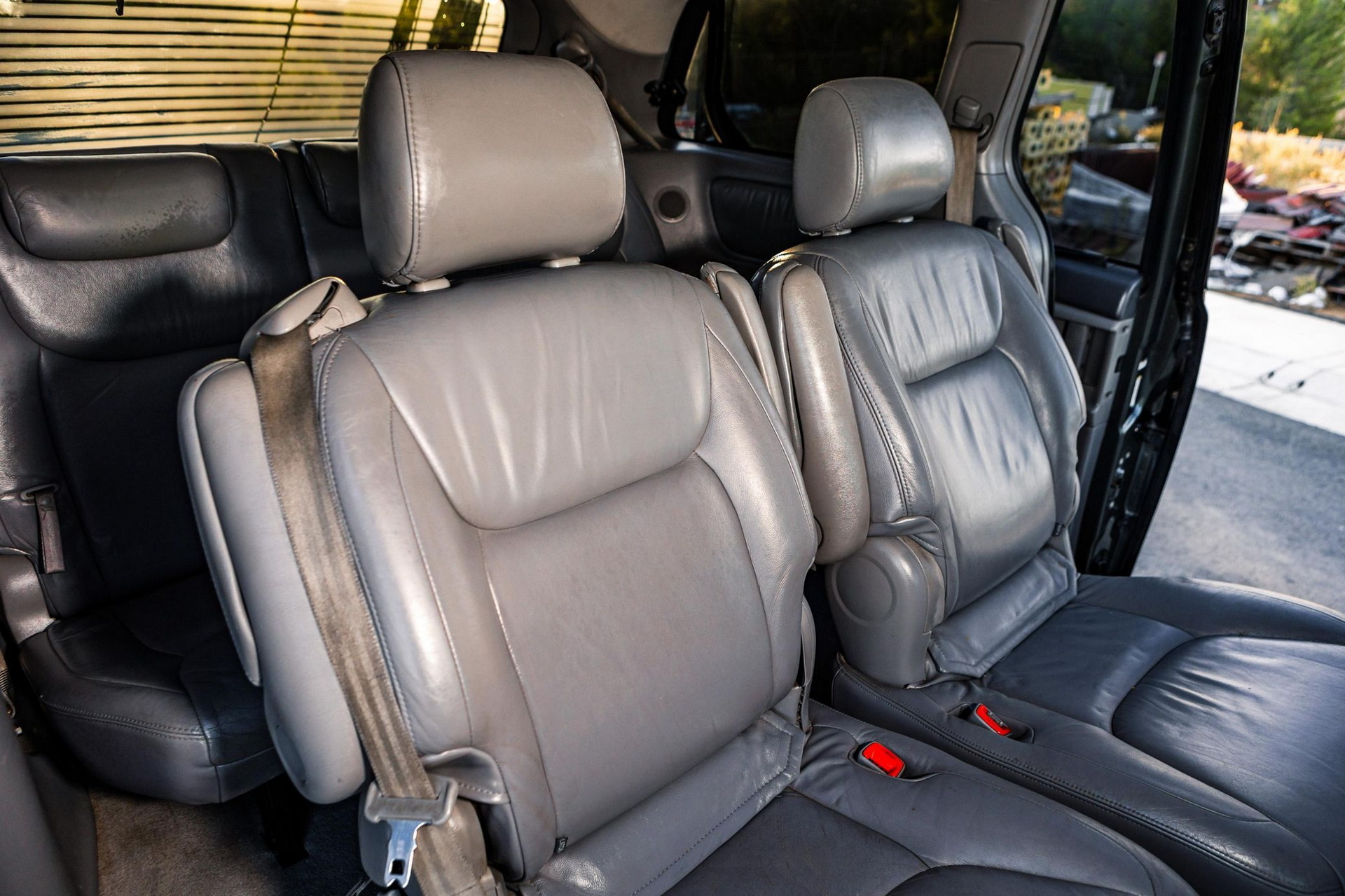 2004 Toyota Sienna XLE Limited AWD 38