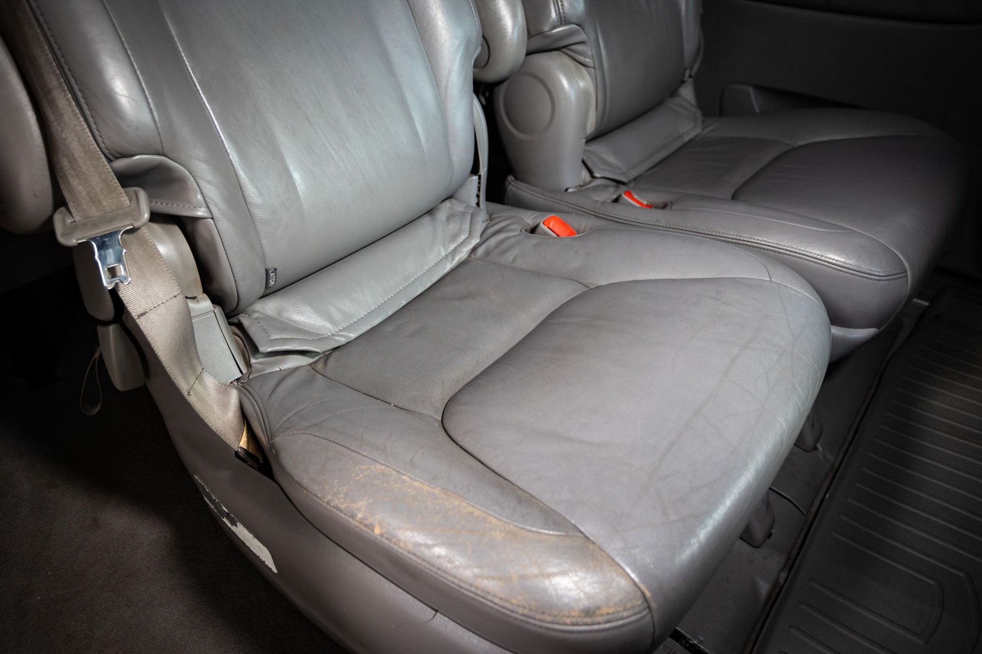 2004 Toyota Sienna XLE Limited AWD 39