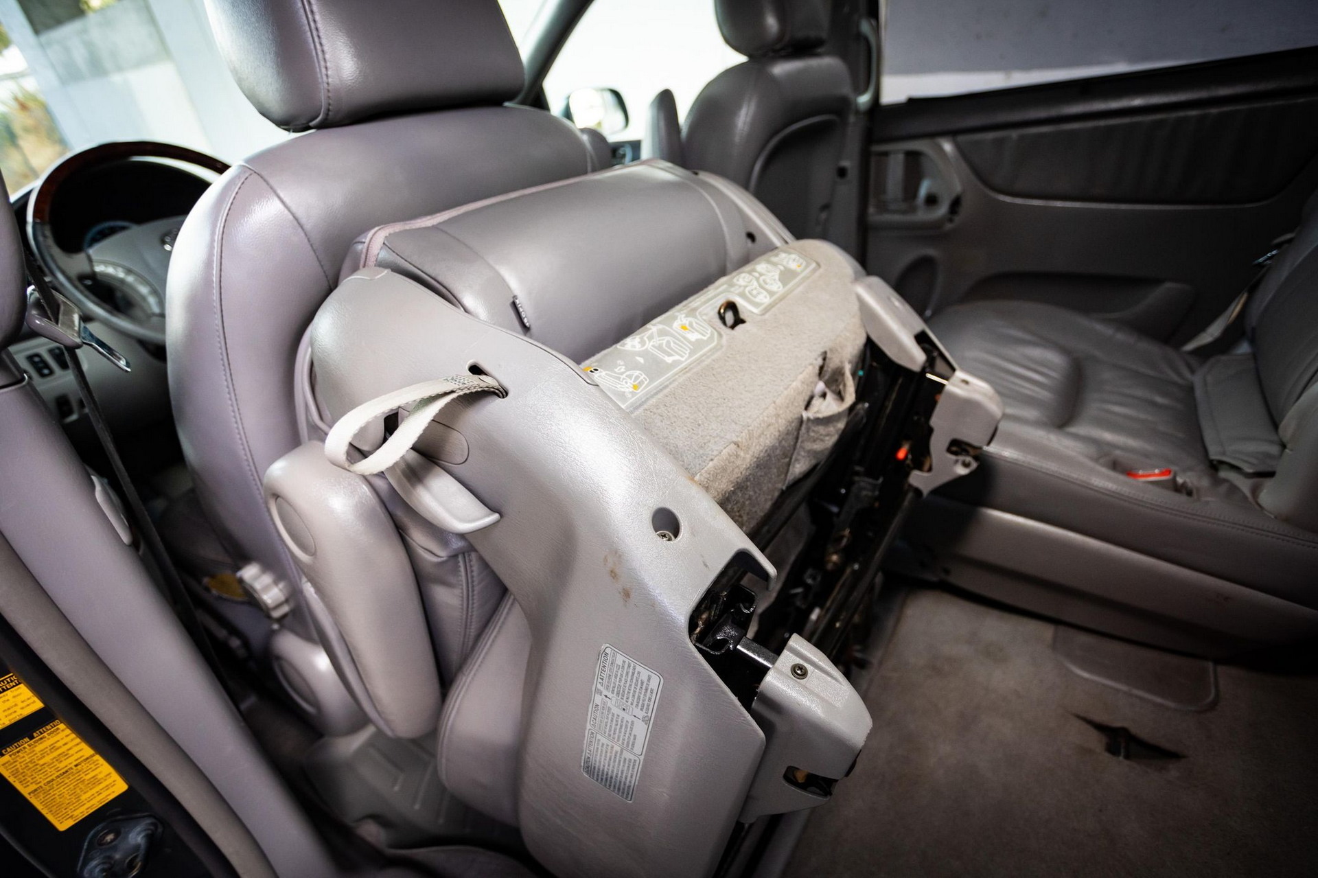 2004 Toyota Sienna XLE Limited AWD 41