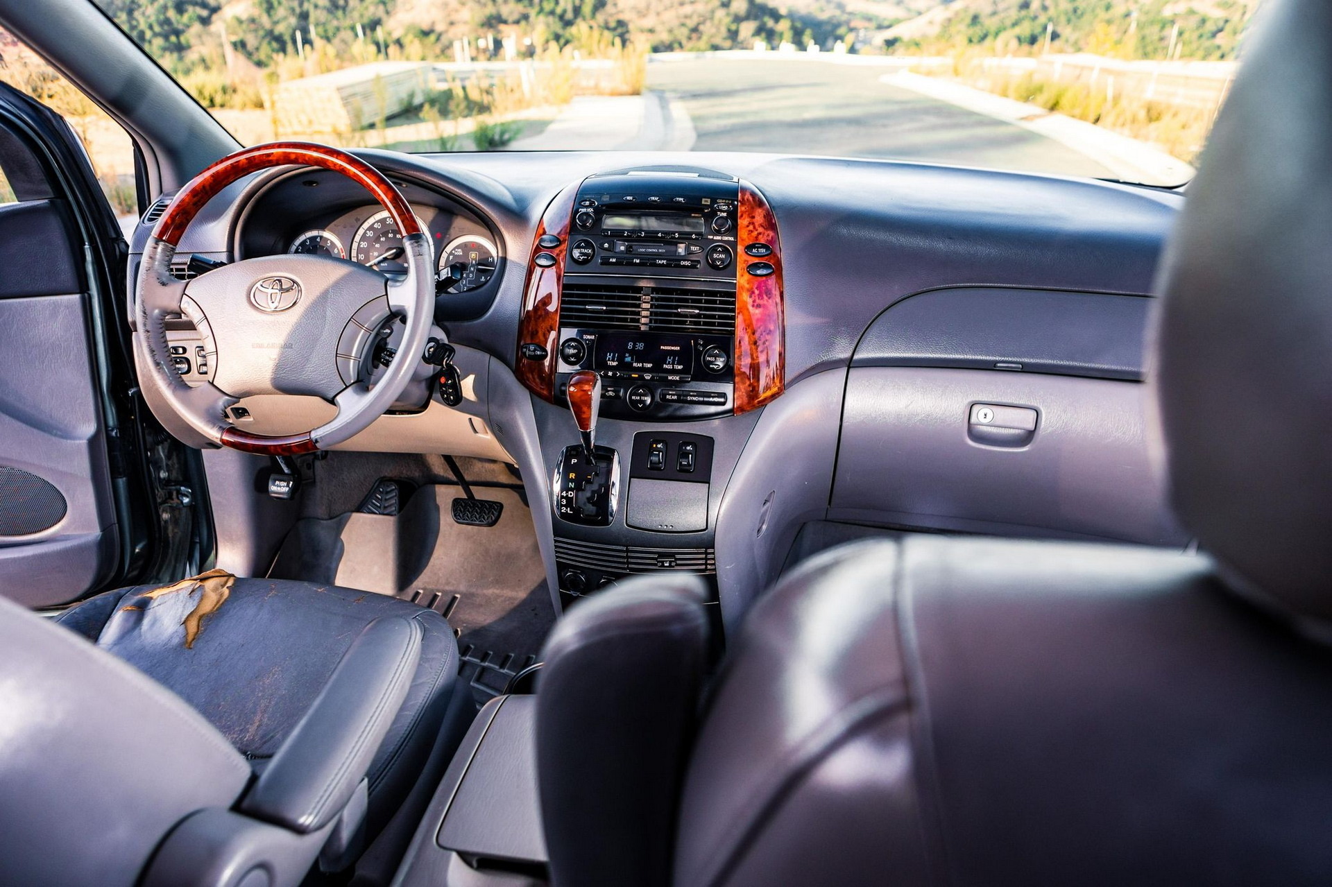 2004 Toyota Sienna XLE Limited AWD 48