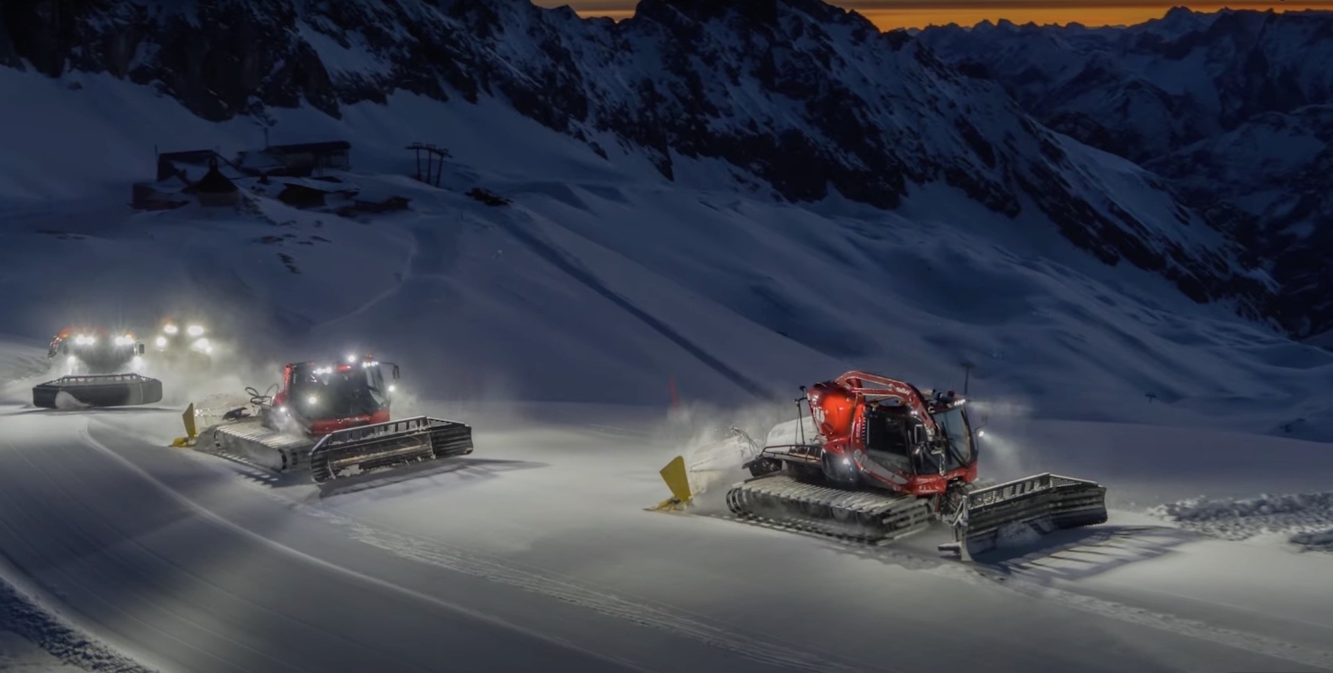 PistenBully Snowsat snowcat groomer 00014