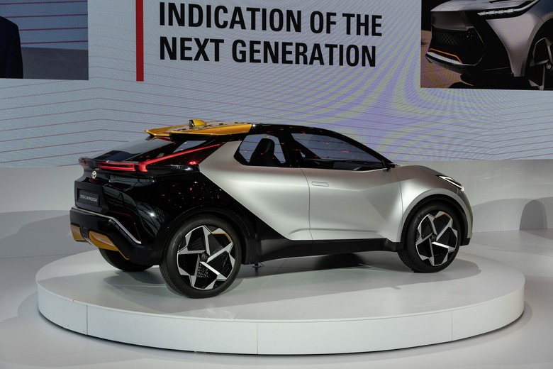 Toyota-C-HR-Prologue-Concept-25