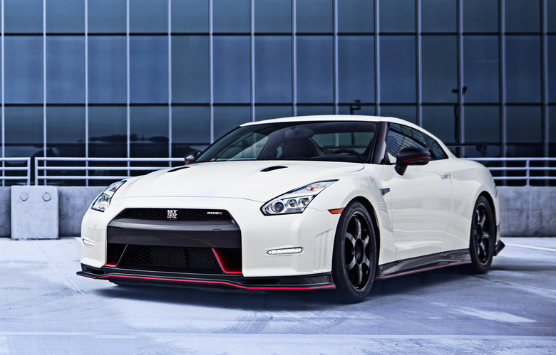 2016_nissan_gtr_nismo_01.jpg
