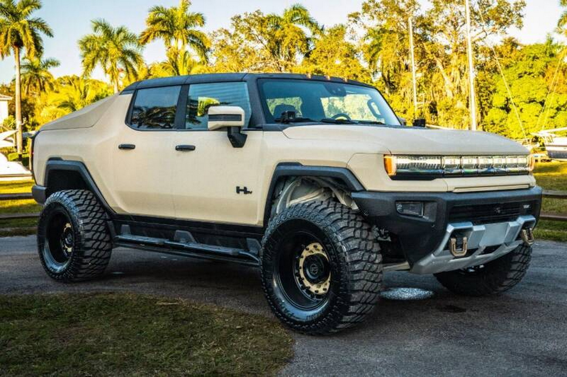Sandstorm Kevlar GMC Hummer EV 8