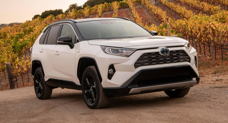 2019-toyota-rav4-hybrid-00