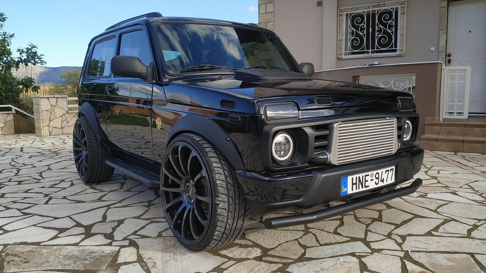 Modified Lada Niva (2)