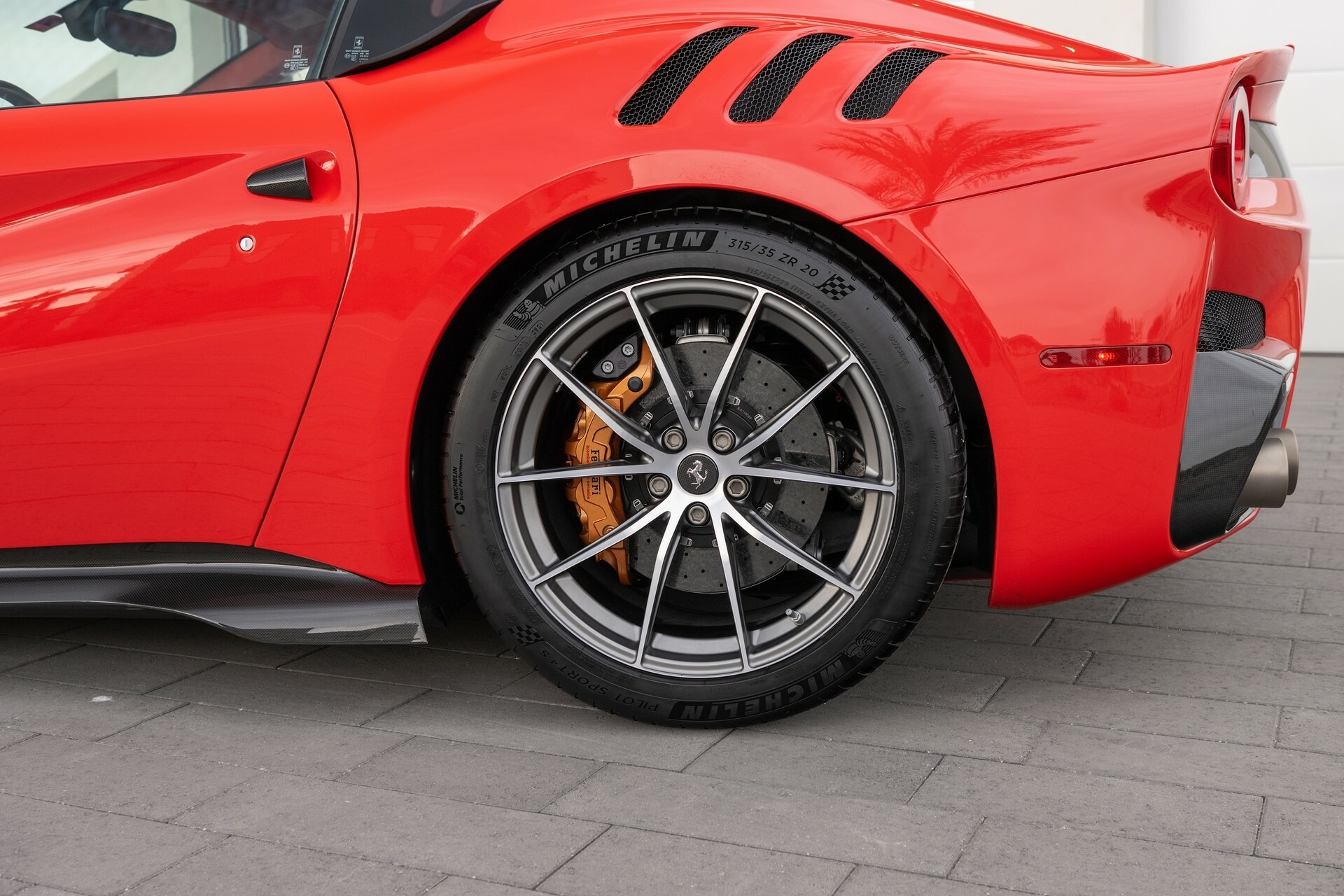 Ferrari F12tdf - 13