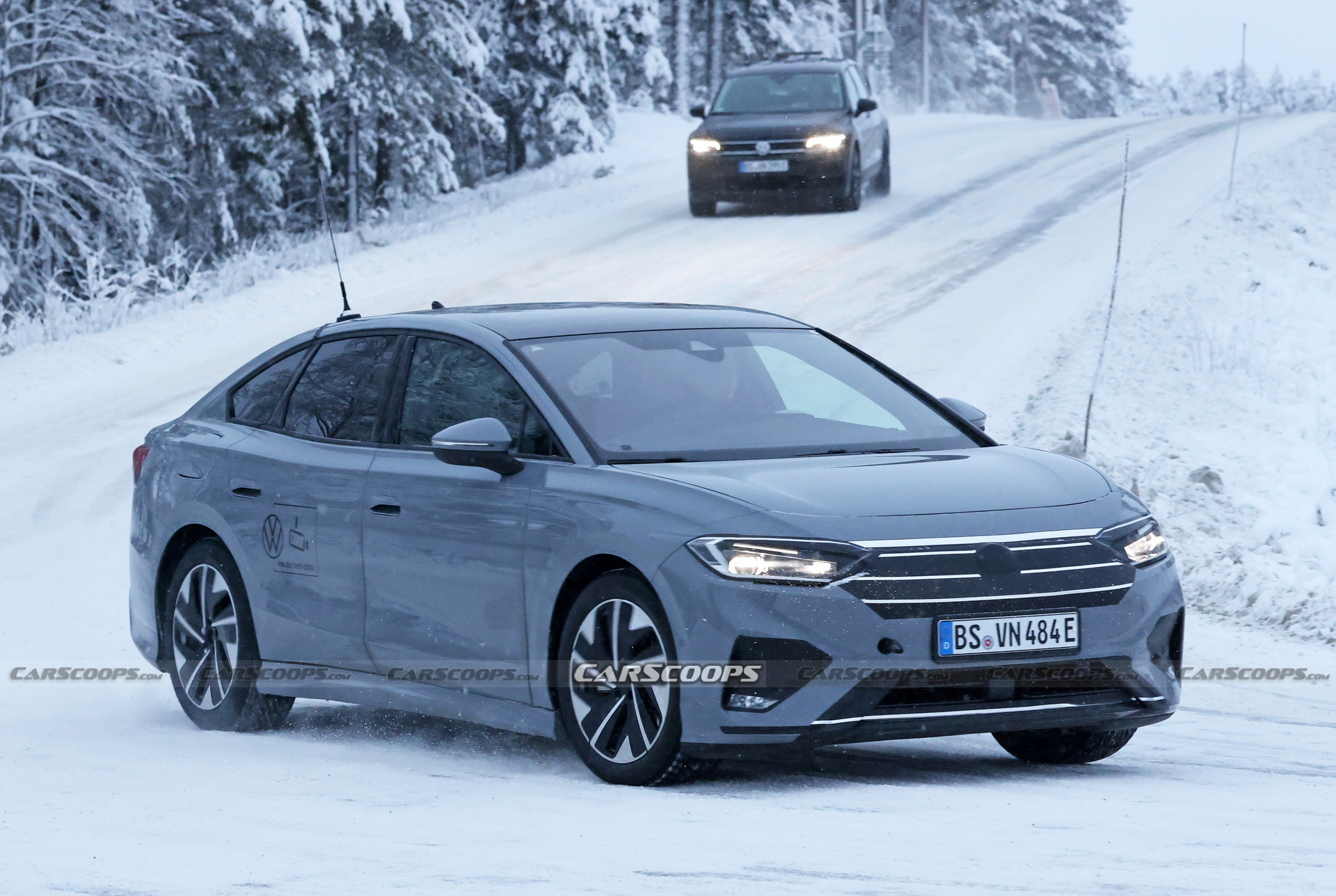 Volkswagen ID.7 Grey Scoop (2)