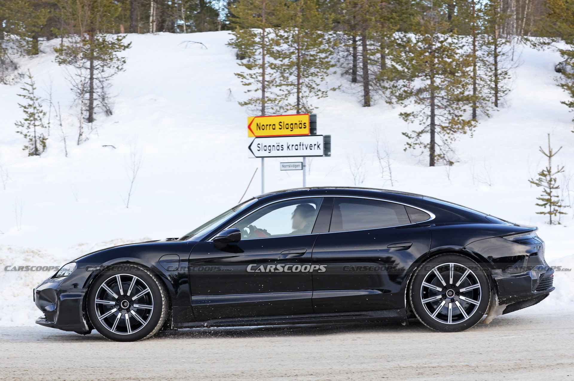 2024 Porsche Taycan - 25