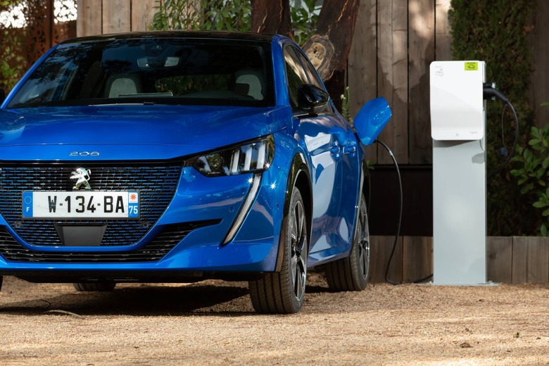 Peugeot e-208 5