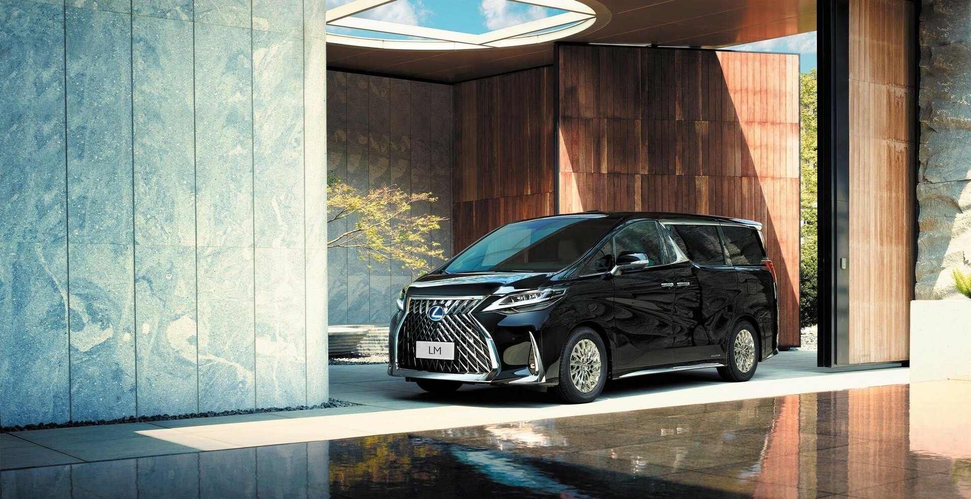 2023 Lexus LM 2