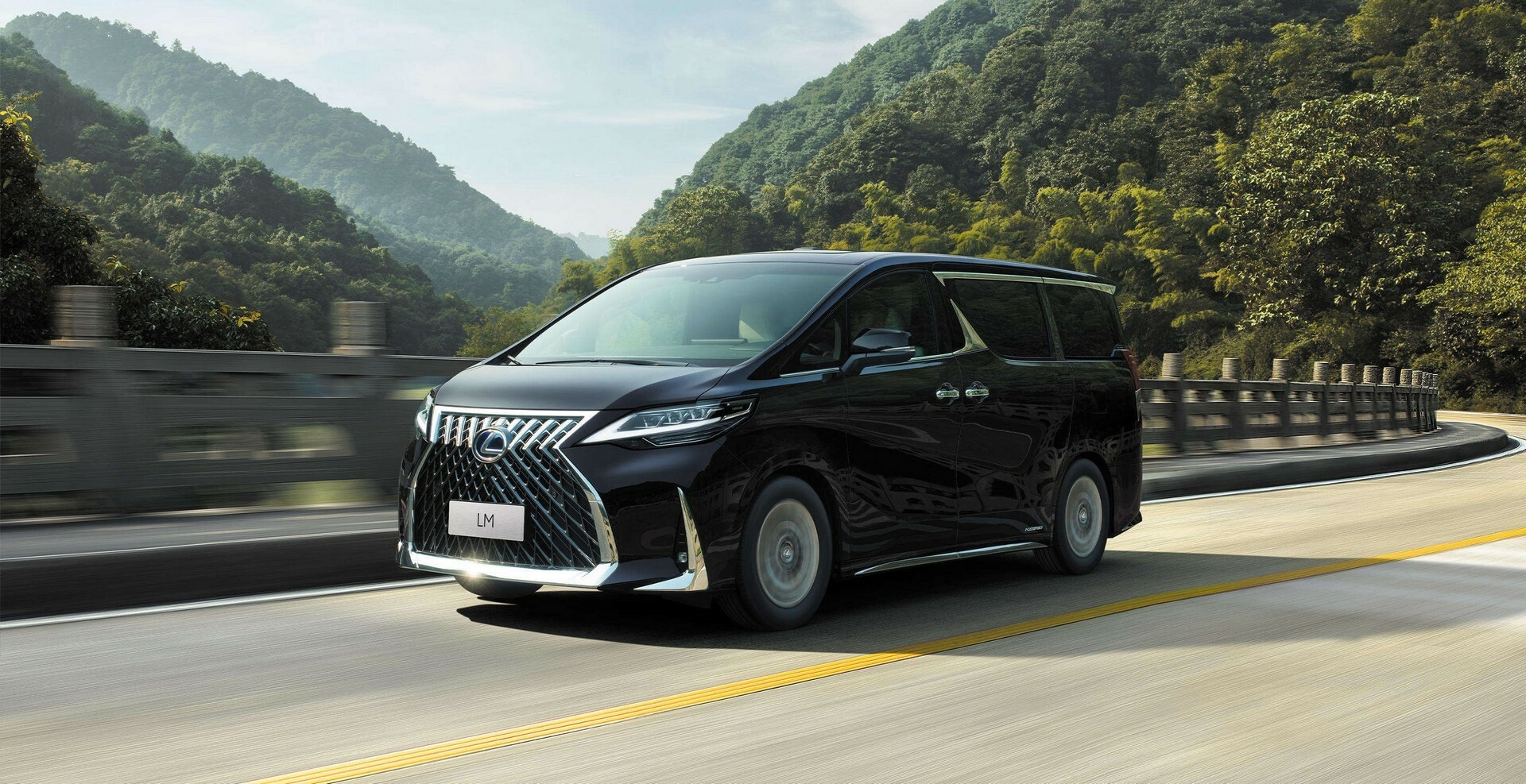 2023 Lexus LM 3