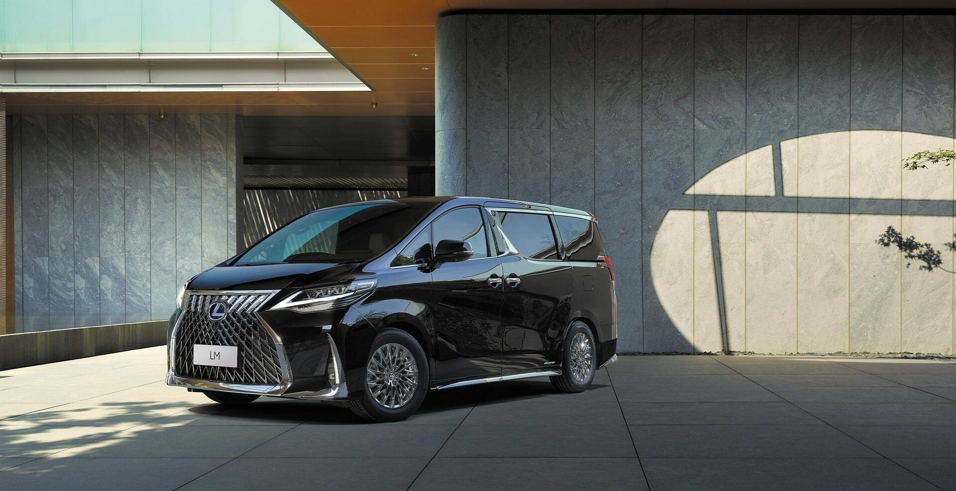 2023 Lexus LM 4