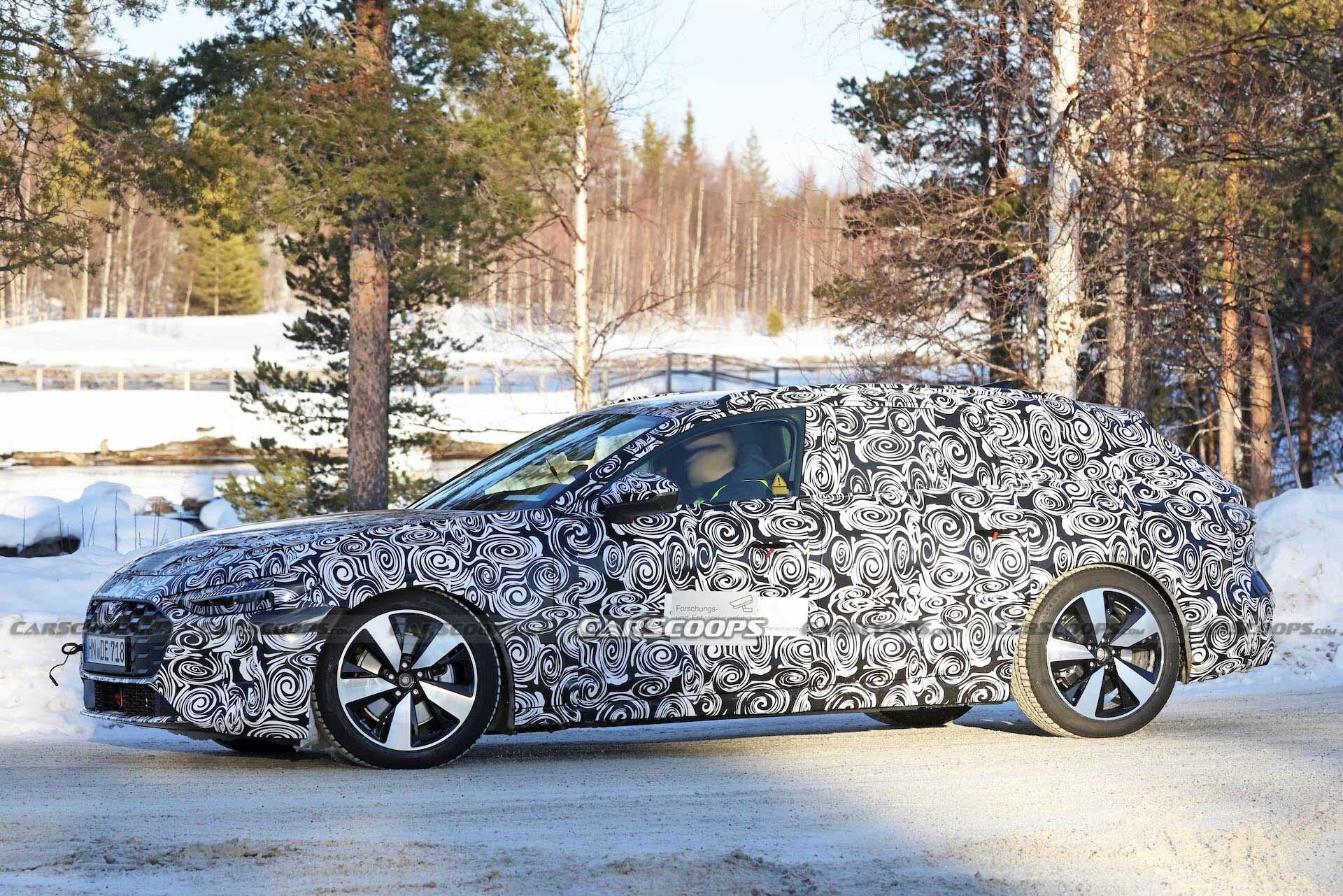 Audi A4 Avant scoop spy 00001