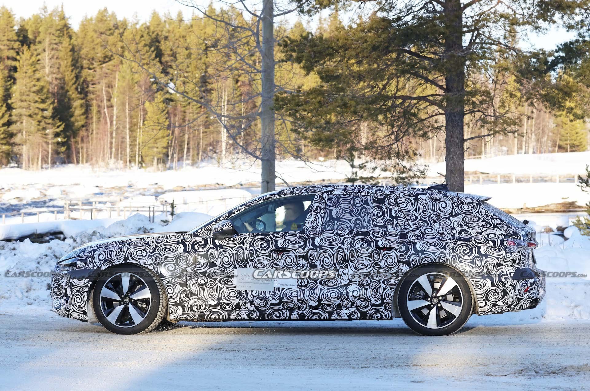 Audi A4 Avant scoop spy 00003