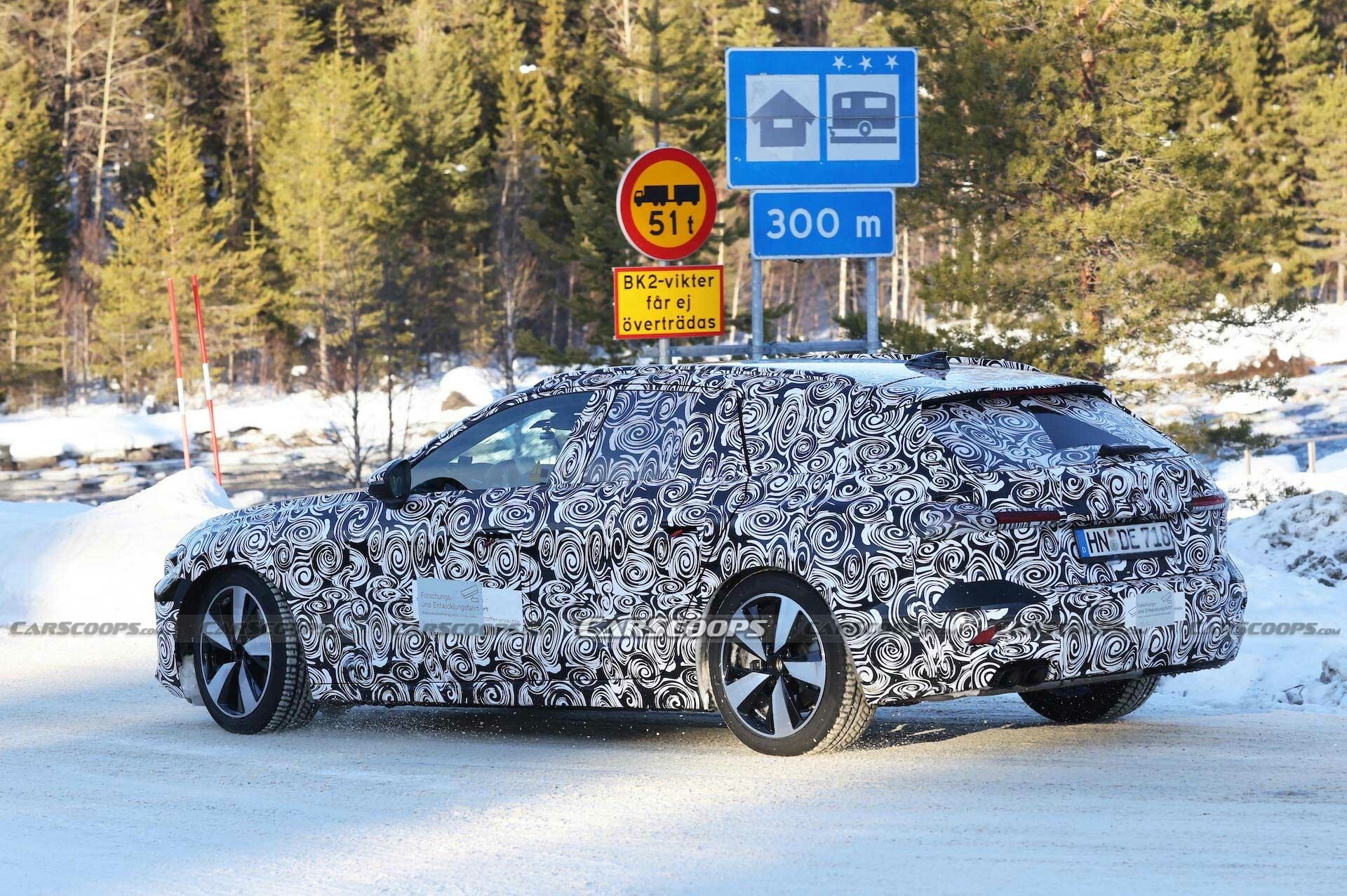 Audi A4 Avant scoop spy 00005