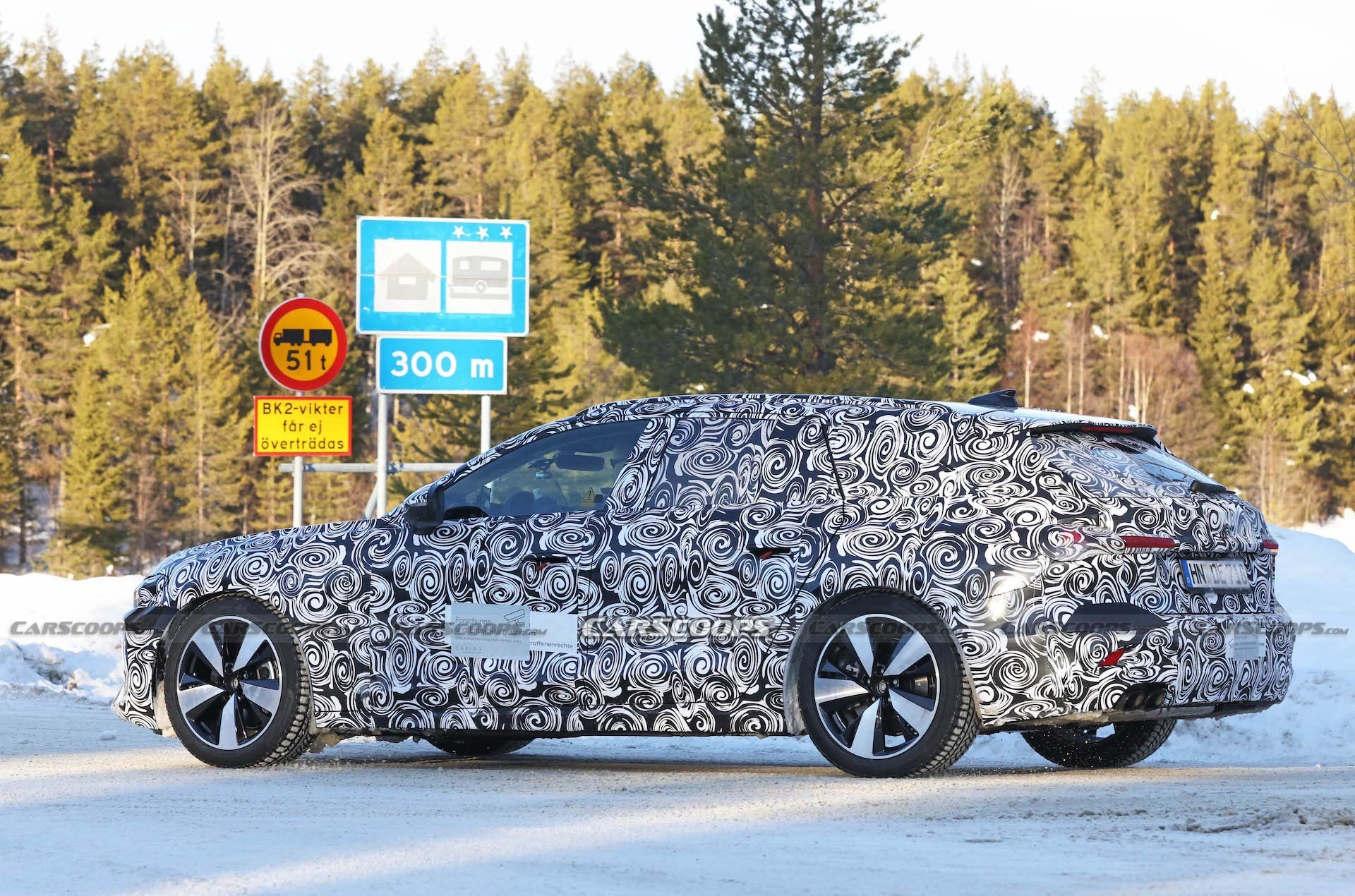 Audi A4 Avant scoop spy 00017