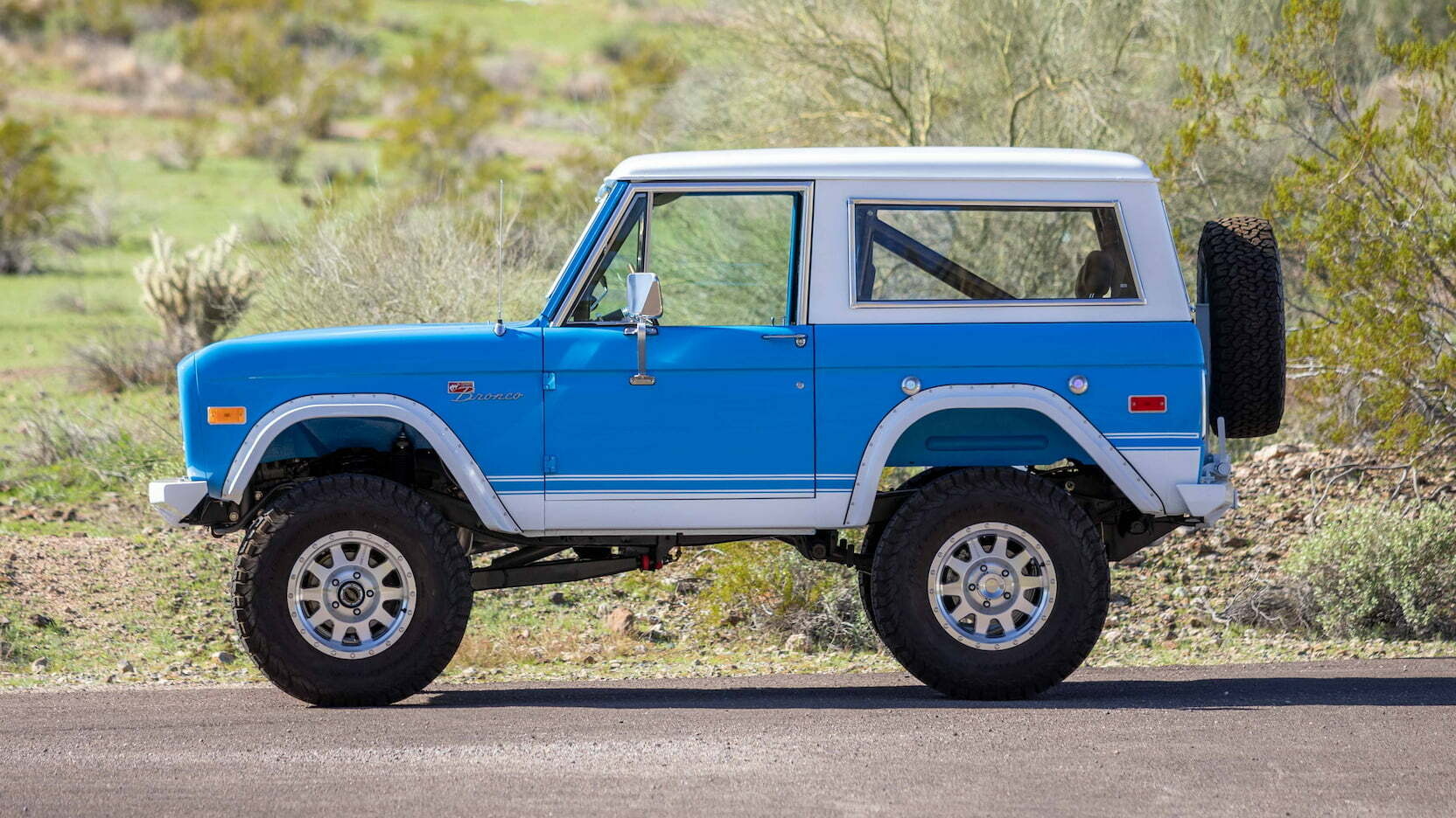 Ford Bronco 2