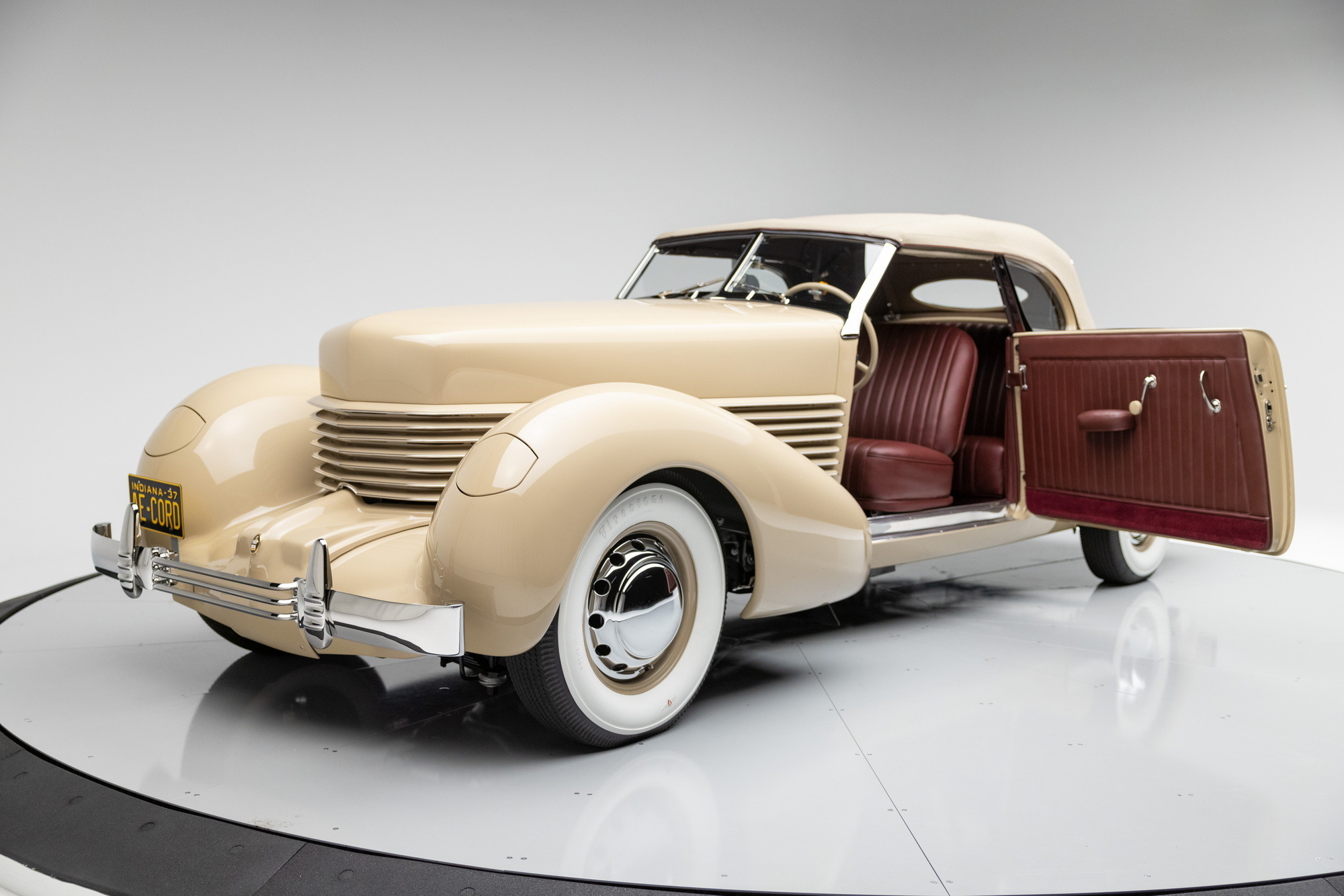1937 Cord 812 Phaeton 29