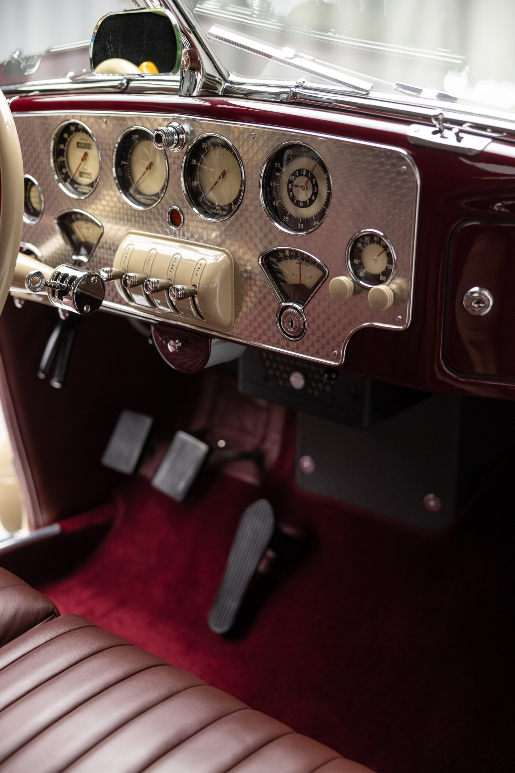 1937 Cord 812 Phaeton 32