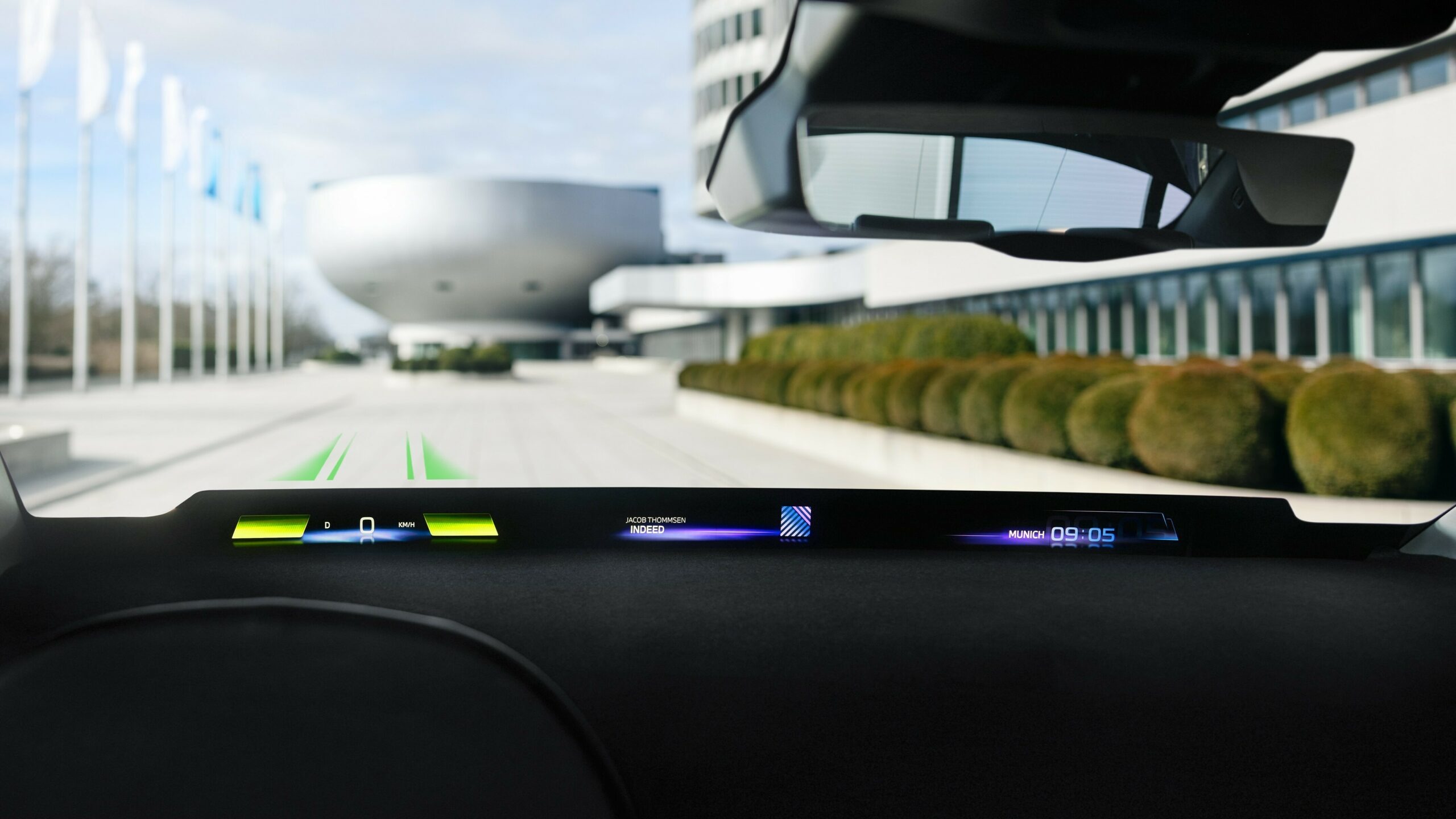 BMW Panoramic Vision Head-Up Display (1)