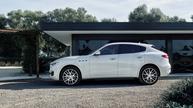2017-Maserati-Levante-2.JPG