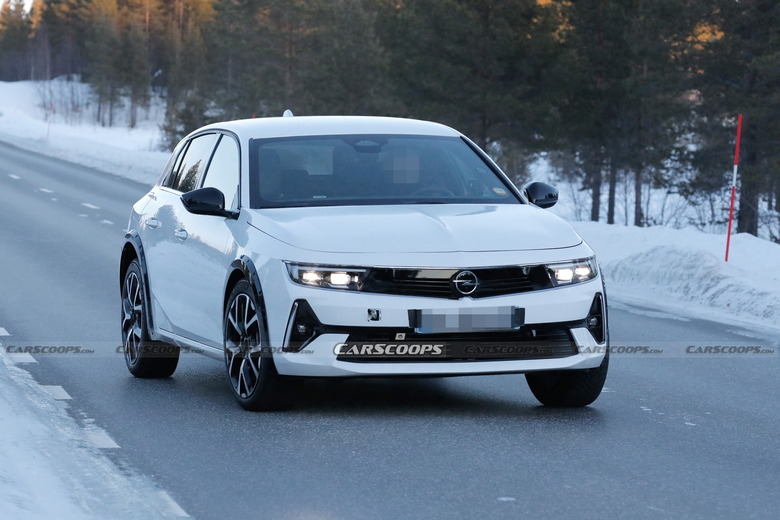 Opel Crossland Mule With Astra Body (2)