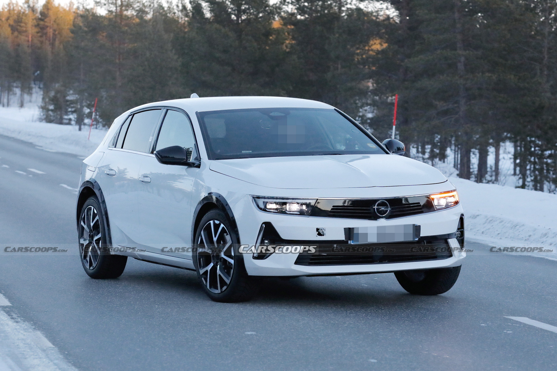 Opel Crossland Mule With Astra Body (3)