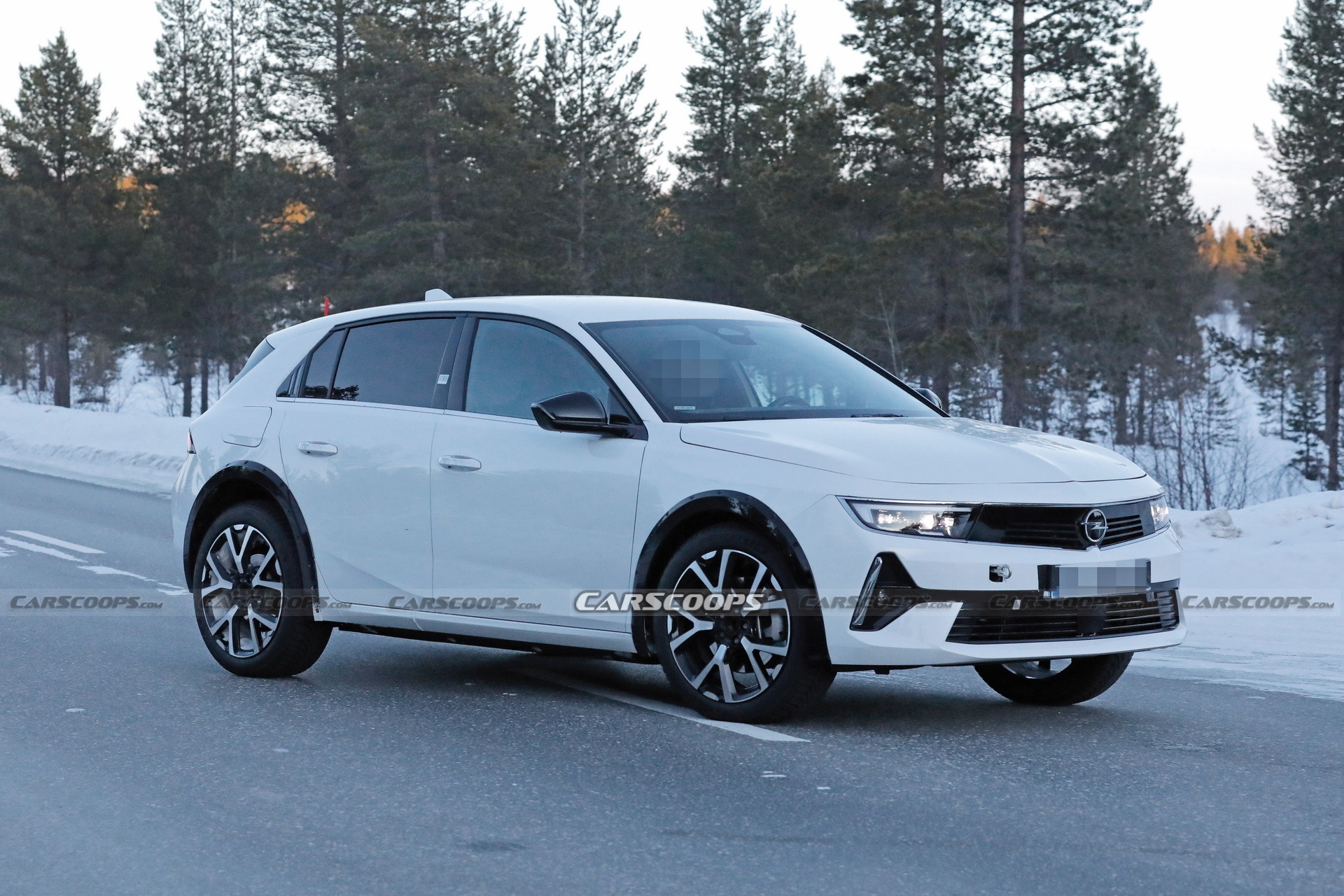 Opel Crossland Mule With Astra Body (4)