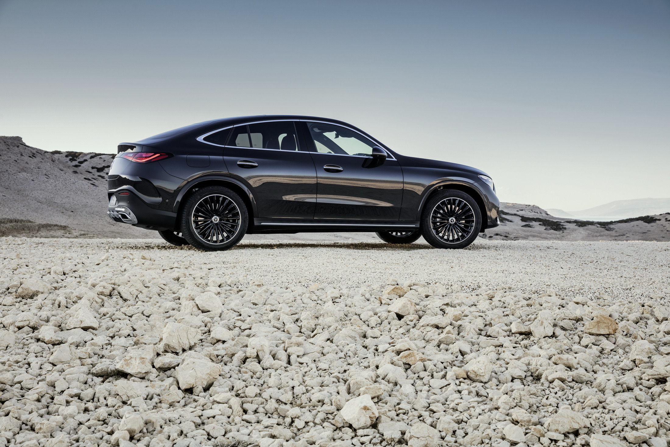 2024-Mercedes-Benz-GLC-Coupe-21